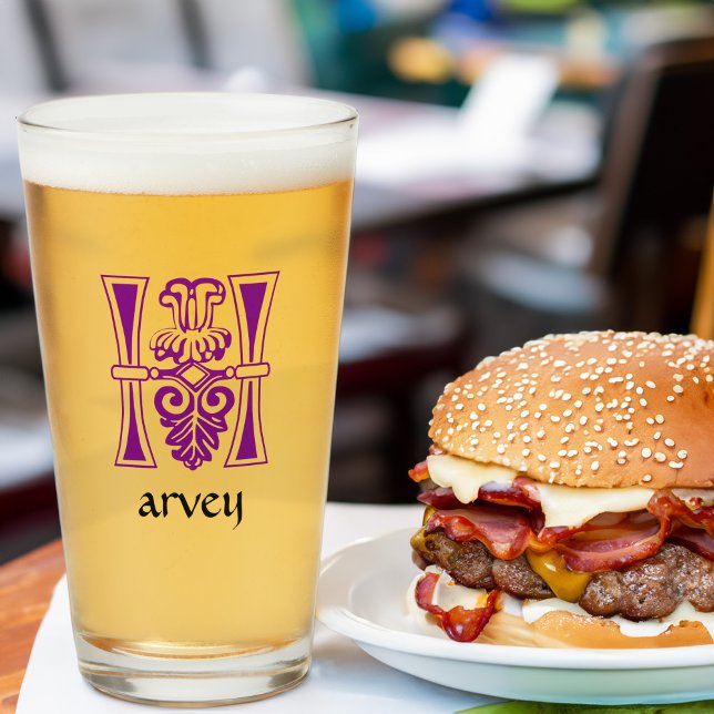 H. H., capital medieval decorativa botánica (Subido por el creador)