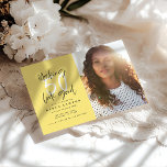 Hacer que 50 parezca una buena invitación para el<br><div class="desc">Hacer que 50 parezca una buena invitación para el cumpleaños de la foto. Diseño monocromo de texto de escritura moderna. Parte de una colección. Se puede cambiar el color de fondo.</div>