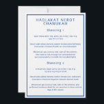 Hadlakat Nerot Chanukah Tarjetas de guía hebrea en<br><div class="desc">Estas cartas incluyen las bendiciones de Hadlakat Nerot Chanukah, las tres bendiciones de Hanukkah, escritas en hebreo, hebreo romanizado e inglés. El azul oscuro sobre un fondo blanco vincula las cartas con el tema de la temporada. Puede editar el texto según sea necesario. Para más útiles suministros de Hanukkah, visita...</div>