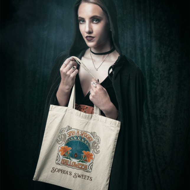 Halloween dulce espeluznante bolsa de té (Spin a Spooky Halloween Vintage Style Tote Bag. Personalize with Your Name.)