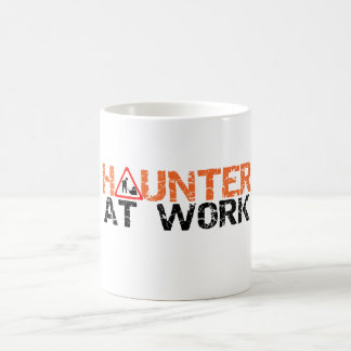 Halloween Haunter en la taza de adornamiento