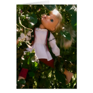 Halloween Muñeca Rota en el Jardín