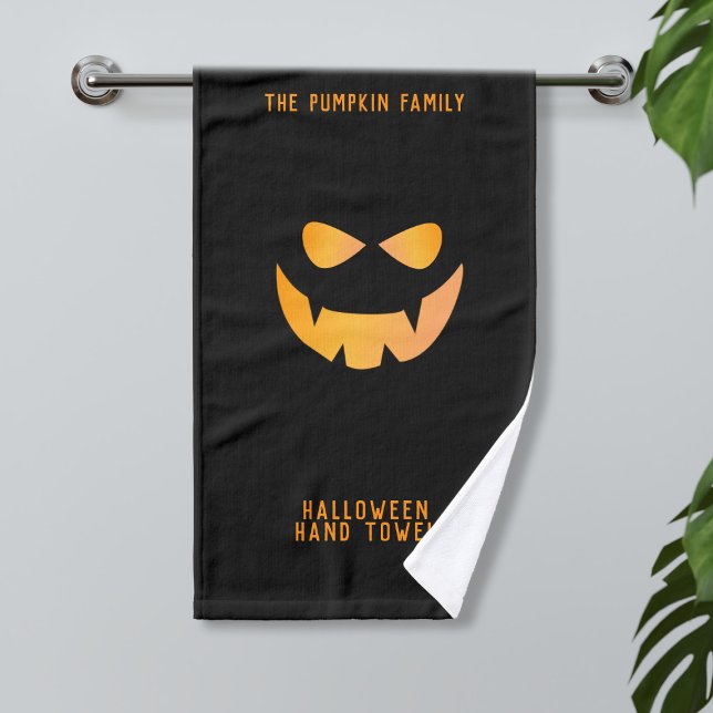 Halloween Spooky Pumpkin Face Personalizado Toalla (Spooky pumpkin face hand towel for your Halloween home. Just add your name)