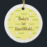 Hanukkah "Bubeleh" Ornamento de Círculo Rosa/Verde<br><div class="desc">Hanukkah "Bubeleh" Ornamento Círculo Rosa/Verde. (2 lados) Personalice borrando "El primer Hanukkah del bebé" delante y detrás del adorno. A continuación, usando el color de fuente, tamaño y estilo favoritos, escriba sus propias palabras. Gracias por detenerse y ir de compras. ¡Muy apreciado! ¡Feliz Chanukah/Hanukkah! Haz que tu árbol de Navidad...</div>