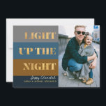 Hanukkah Chanukah Gold iluminó la foto de la noche<br><div class="desc">Nuestra Hanukkah / Chanukah Gold Light up La tarjeta de festividad nocturna es una manera elegante y elegante de compartir tus deseos Hanukkah/ Chanukah con amigos, familia y clientes! Con espacio para que puedas personalizar con tu nombre y foto. ¿Consultas? envíenos un mensaje o envíe un correo electrónico a bestdresssedbread@gmail.com....</div>