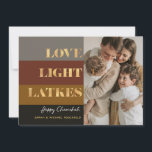 Hanukkah Gold Love Light Latkes Foto<br><div class="desc">Nuestra tarjeta Hanukkah / Chanukah Gold Love Light Latkes es una manera elegante y elegante de compartir tus deseos Hanukkah/ Chanukah con amigos,  familia y clientes! Con espacio para que puedas personalizar con tu nombre y foto. ¿Consultas? envíenos un mensaje o envíe un correo electrónico a bestdresssedbread@gmail.com. ¡¡Feliz Chanukah!!</div>