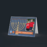 Hanukkah ilumina la tarjeta de felicitación con fo<br><div class="desc">¡Comparte una foto de tu familia en este hermoso diseño para Hanukkah!</div>