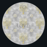 Hanukkah Pegatinas elegantes (1 1/2"/3")<br><div class="desc">Hanukkah/pegatinas de vacaciones elegantes. Elija entre 1 pegatinas de 1/2" y 3". Personalice borrando o reemplazando "Para: Amar" por su propio mensaje. Elija su tamaño de fuente, estilo y color favoritos. ¡Gracias por detenerse y por ir de compras! ¡Tu negocio es muy apreciado! ¡Feliz Hanukkah! Forma: Clásico Pegatina de redondeo...</div>