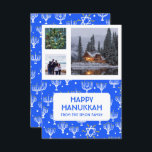 HANUKKAH PERSONALIZADO 3 FOTOS Menorah Star Holida<br><div class="desc">Personalizar esta tarjeta plana añadiendo tu propio texto y fotos en la parte delantera o trasera. Hay una rejilla delante de las fotos que facilita el uso de las fotos de tamaño que tengas y mantenerlas alineadas y en formato cuadrado. Puede eliminar la cuadrícula o cambiar los colores o el...</div>