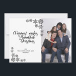 Hanukkah y Navidades Tarjeta fotográfica moderna<br><div class="desc">Desee a su familia y amigos un Navidad cálido y Hanukkah con una tarjeta interreligiosa. Con un moderno y audaz motivo de copo de nieve en blanco y negro, con espacio para una foto y un guión elegante con las palabras "Los deseos más cálidos de este Hanukkah y Navidades", así...</div>