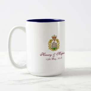 Harry y taza conmemorativa de Meghan