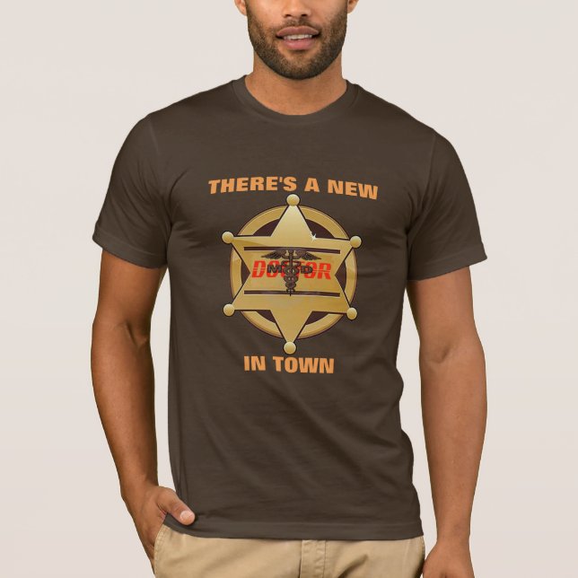 hay nuevo médico en camisa del retruécano del MED (Anverso)