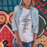 Hay poder en nombre de la camiseta de Jesús<br><div class="desc">Hay poder en el nombre de la camiseta de Jesús escribiendo en la cruz estilizada. Este diseño moderno y moderno es la declaración perfecta de regalo y moda. #cristiano #religión #Escrituras #fe #Bible #jesus</div>