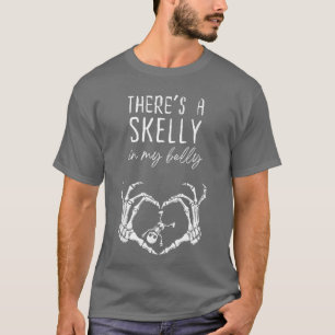 Hay un Skelly en mi barriga camiseta de Halloween 