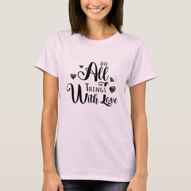 Haz todas las cosas con la camiseta de amor (Anverso)