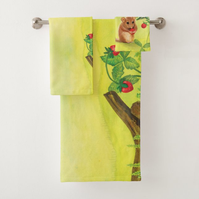 Hazel Dormouse comiendo fresa silvestre (In situ)