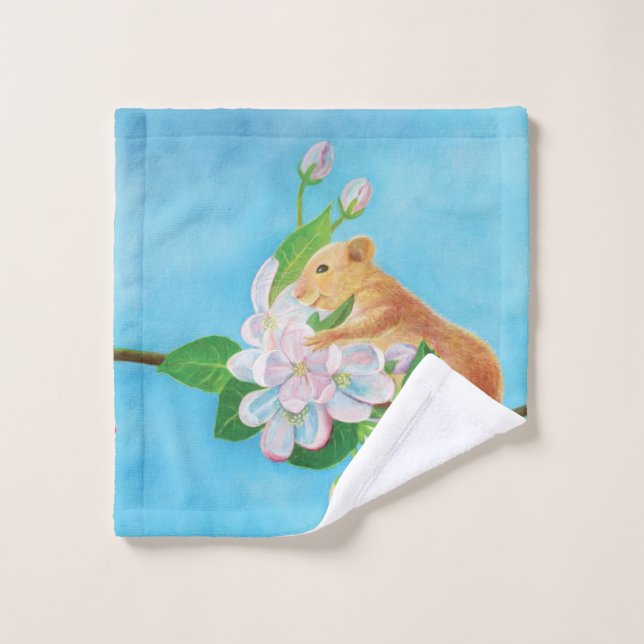 Hazel Dormouse en una rama floreciente (Toallita)