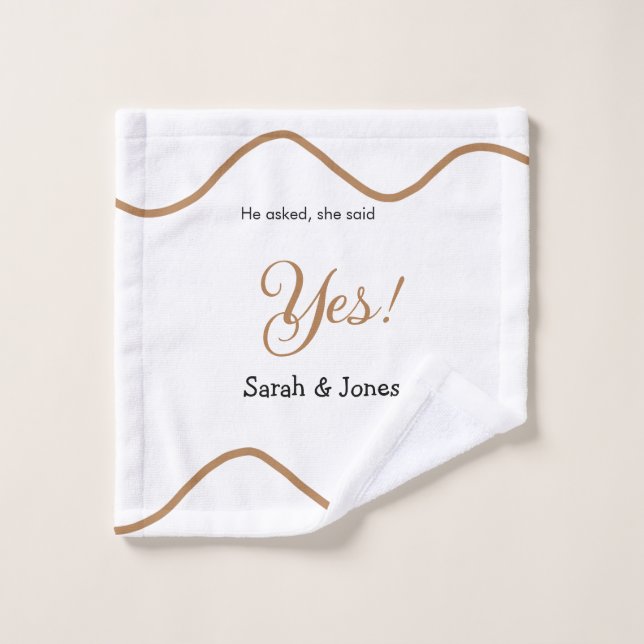 He asked she said yes engagement simple minimal  (Toallita)