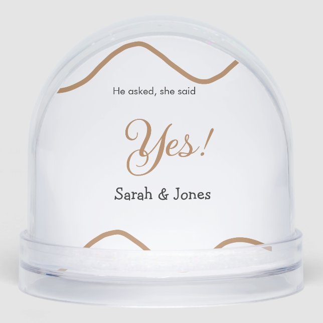 He asked she said yes engagement simple minimal  (Anverso)