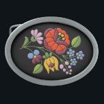 Hebilla Bordado-Húngara del óvalo del arte popular<br><div class="desc">Diseño auténtico del bordado de Hungría en la hebilla del cinturón oval. El arte del bordado de Kalocsai nació en la segunda mitad del siglo XIX. La costura era originalmente solamente blanca y los modelos del bordado fueron compuestos simplemente por los agujeros. En el final del siglo XIX, el arte...</div>