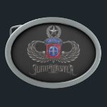 Hebilla De Cinturón Oval 82.º Jumpmaster Aéreo<br><div class="desc">Mostrar orgullo militar con esta notable distinción,  altamente detallada,  interpretación de la icónica insignia de la 82ª División Aérea y las alas de Jumpmaster. ¡Disponible sólo en Zazzle!</div>