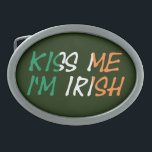 Hebilla De Cinturón Oval Bésame soy irlandés sobre la bandera irlandesa, bc<br><div class="desc">Kiss Me soy irlandés sobre el diseño de la hebilla de la bandera irlandesa © Trinkets and Things 2017 - AHP Design. Todos Los Derechos Reservados.</div>
