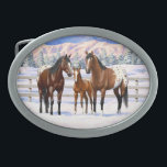 Hebilla De Cinturón Oval Caballos Appaloosa De La Bahía Marrón En Nieve<br><div class="desc">Una familia de bay appaloosa en su corral de invierno.</div>