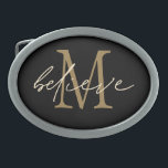 Hebilla De Cinturón Oval Cree Inspirador Monograma de oro negro inicial<br><div class="desc">Creer Positividad El Monograma De Oro Negro Inicial. Una palabra motivadora en un elegante guión de estilo manuscrito,  colocado sobre tu inicial en oro sobre un fondo negro.</div>