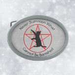Hebilla De Cinturón Oval Estrella negra de gato roja pentagram en gris<br><div class="desc">Esta hebilla de cinturón tiene un pentagrama rojo en un símbolo de bruja de círculo rojo con un gato negro sosteniendo una estrella dorada sobre gris claro. Personalizar el nunca citar el texto que no se puede eliminar con las plantillas.</div>