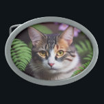 Hebilla De Cinturón Oval Lilah el Tortoiseshell: un gato bello<br><div class="desc">Descanso fotografiado es Lilah,  el colorido gato tabby</div>