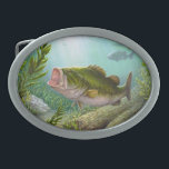 Hebilla De Cinturón Oval Pescados bajos<br><div class="desc">Un pescado bajo de la grande-boca en un ajuste mágico cercano de la hierba y de la arena chispeante. Por Amanda Diehl,  diseños de Paxdomino.</div>