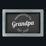 Hebilla De Cinturón Rectangular Ascendido Al Abuelo Este. I 2024<br><div class="desc">Diseño de Guay, perfecto para cualquier abuelo nuevo. ¡Increíble manera de anunciar un embarazo a tu padre! 'Promocionado al abuelo est 2024' es una broma para todos los hombres que ya aman a sus nietos. ¡Dale esto a tu padre en el Día del Padre o compra este arte si eres...</div>