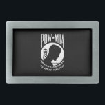 Hebilla De Cinturón Rectangular Bandera del POW MIA: Soldados desaparecidos en la<br><div class="desc">En medio de la guerra de Vietnam, una nación anhelaba respuestas. Familias en todo Estados Unidos se aferraron a la esperanza, desesperadas por noticias de sus seres queridos desaparecidos en acción. Una mujer, cuyo marido era piloto de la Marina, perdido por los cielos del Sudeste Asiático, sentía una profunda necesidad...</div>
