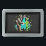 Hebilla De Cinturón Rectangular Bigfoot Alien Alliance - Funny Scifi Cryptid<br><div class="desc">Entrar en un mundo donde lo extraordinario se encuentra con lo inexplicable con este diseño cautivador. En su corazón, un legendario Pie Grande extiende una mano amigable a un alien, ambos bañados en el resplandor etéreo de una viga de OVNI. Esta obra de arte, situada sobre un telón de fondo...</div>