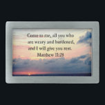 HEBILLA DE CINTURÓN RECTANGULAR FOTO DE ESPIRITUAL MATTHEW 11:28 SUNRISE SCRIPTURE<br><div class="desc">Venid a mí, todos los que estáis cansados y cargados, y os daré descanso. Alentar a todos con su fe, esperanza y amor en Jesucristo con este impresionante amanecer sobre el diseño de la foto original del océano con el motivante verso de la escritura Mateo 11:28 en Tees and Gifts....</div>