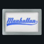 Hebilla De Cinturón Rectangular Manhattan con Swash<br><div class="desc">Manhattan,  Nueva York,  escrito con un swash (cola). Fuentes en blanco y azul. Diseño de texto original.</div>
