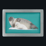 Hebilla De Cinturón Rectangular Sello de anillo<br><div class="desc">Una madre Ringed Seal y cachorro en un hielo. Como en el caso de los Osos Polares que se aprovechan de ellos, los mamíferos marinos como el Sello Rojo se ven amenazados por los cambios causados por el cambio climático en la capa de hielo del Ártico. Nombrado por las marcas...</div>