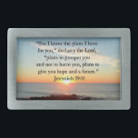HEBILLA DE CINTURÓN RECTANGULAR SERENE JEREMIAH 29:11 SUNRISE<br><div class="desc">Ilustrar a otros con tu fe de creer en Dios con este hermoso diseño fotográfico de Jeremiah 29:11 amanecer en Tees inspiradores, Joyas, Decoración en Casa, Mugs y Regalos. "Porque sé los planes que tengo para ti", declara el Señor. Este verso prometedor de Jeremías 29:11 hará un regalo preciado cuando...</div>