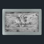 Hebilla De Cinturón Rectangular Vintage rústico gris madera quemada negro Monogram<br><div class="desc">Monograma en blanco y negro que puede personalizar con su nombre y inicial personalizado. Foto de grano de madera clara y oscura en blanco y negro, con un estilo rústico elegante y fresco quemado. Ideas actuales para hombres, carpintero, trabajador de la madera, hombre práctico... rústico, de madera, viejo, rudo, vintage,...</div>