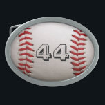 Hebilla Ovalada Béisbol con número de Personalizable<br><div class="desc">Fotografía macro de un nuevo béisbol con costura roja. Un regalo perfecto para los aficionados al béisbol o al softball.</div>