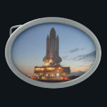 Hebilla Ovalada Lanzamiento del Descubrimiento del Transbordador E<br><div class="desc">El Descubrimiento del transbordador espacial en la plataforma de lanzamiento es uno de los órbitros del programa del transbordador espacial de la NASA y el tercero de los cinco orbíters totalmente operativos que se construirán. Su primera misión, STS-41-D, voló del 30 de agosto al 5 de septiembre de 1984 y...</div>