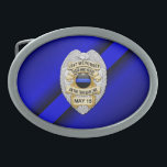 Hebilla Ovalada Línea azul delgada con insignia<br><div class="desc">Este diseño tiene como objetivo honrar a los valientes hombres y mujeres que protegen a nuestras comunidades. Esta policía,  el sheriff y el símbolo de las fuerzas del orden es un bello tributo gráfico a los que sirven y a los que han hecho el sacrificio supremo.</div>