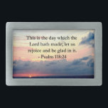 HEBILLA RECTANGULAR HERMOSO PSALM 118:24 SOL SOBRE EL OCÉANO<br><div class="desc">Este es el día que el Señor ha hecho, nos regocijaremos y nos alegraremos de ello. Sea una bendición para otros con este impresionante amanecer sobre el diseño de la foto del océano con el glorioso verso de la escritura Psalm 118:24 en Tees and Gifts. Este encantador diseño de Salmo...</div>