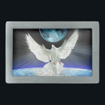 Hebilla Rectangular La paloma de la paz sobre la Tierra desde el espac<br><div class="desc">Una pala blanca de la paz extiende sus alas sobre el planeta Tierra a medida que el sol se eleva sobre el horizonte de la Tierra con la luna en el fondo. Un cielo estrellado y el brillante resplandor azul del mundo visto desde el espacio es una hermosa imagen de...</div>