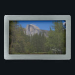 Hebilla Rectangular Media Cúpula<br><div class="desc">Half Dome Nature Photo Prints and Gifts presenta una hermosa fotografía del famoso monumento Half Dome en el Bosque Nacional Yosemite, tomada por Kurt Keller con una cámara digital durante una excursión por la belleza de las montañas del norte de California. Esta foto fue tomada durante un recorrido fotográfico siguiendo...</div>