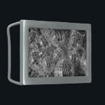 Hebilla Rectangular Ornamentos de bola de disco brillante foto en blan<br><div class="desc">Ornamentos de bola disco de varios tamaños forman una pila caótica en esta fotografía única en blanco y negro. Las bolas de espejo brillantes reflejan una luz brillante o sombras oscuras de cada una de sus pequeñas facetas espejadas. Los adornos de bola purpurina descansan sobre las guirnaldas con perlas dodecaedro...</div>