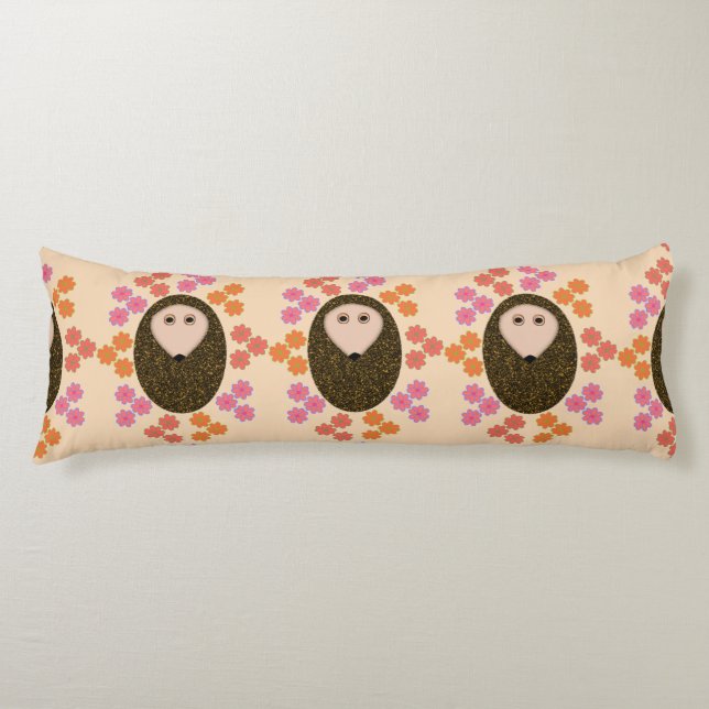Hedgehog somnoliento y almohada corporal de flores (Anverso)