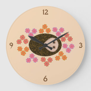 Hedgehog somnoliento y reloj de pared de flores