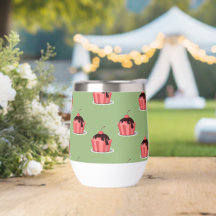 Helados rosados en tazas verdes