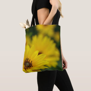 Helenio amarillo de margarita por toda la bolsa de